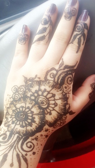 Henna - Picture 2 of 3